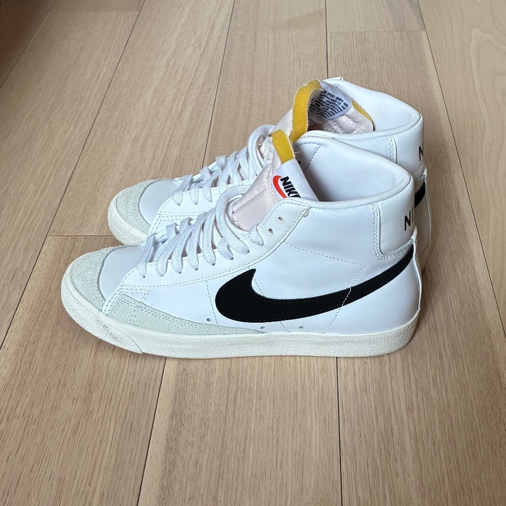 Nike Hightop Sneaker White Leather with Black Swoosh